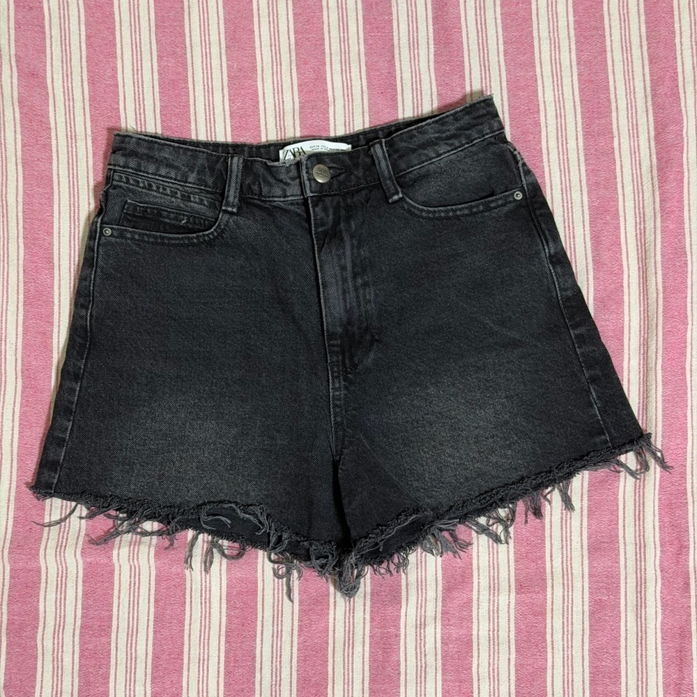 ZARA Black High-Rise Cutoff Denim Shorts (Size 4 / EUR 36)
